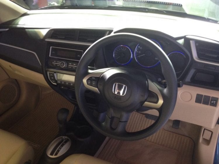 2016 Honda Amaze interior
