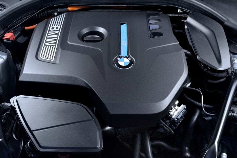 2018 BMW 530e engine