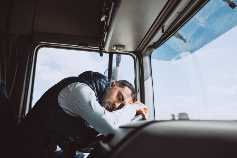 truck driver sleep during driving